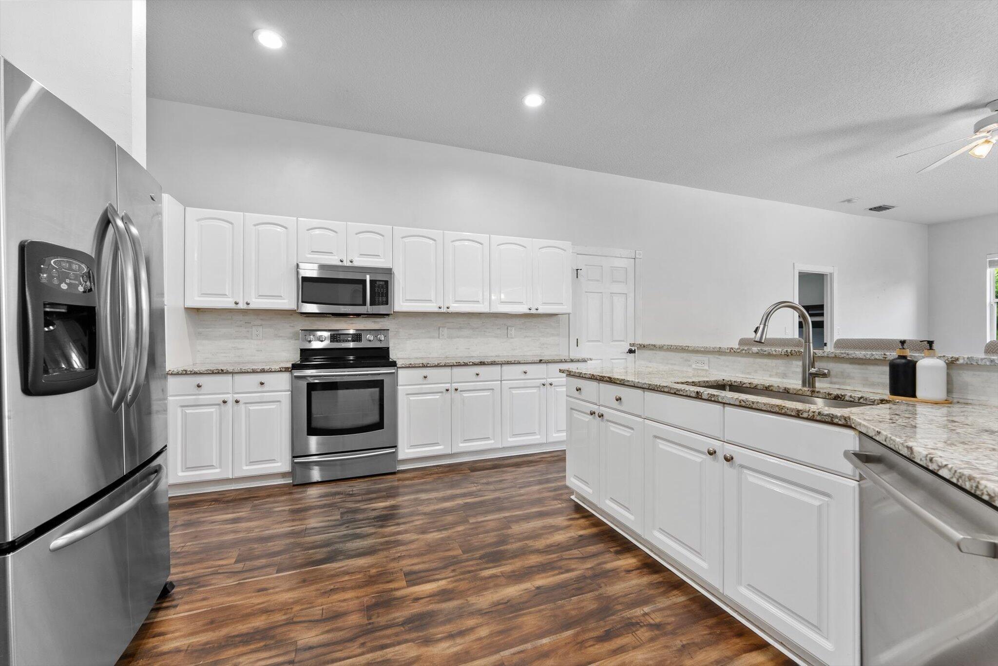 GREENVIEW SHORES 2 OF WEL - Residential