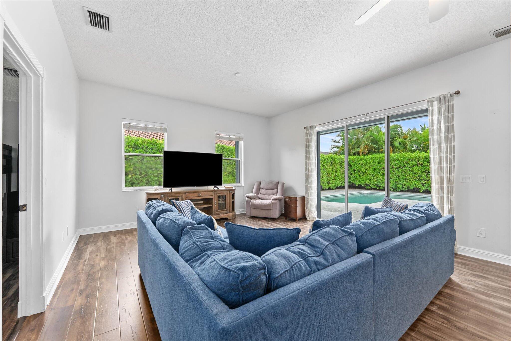 GREENVIEW SHORES 2 OF WEL - Residential