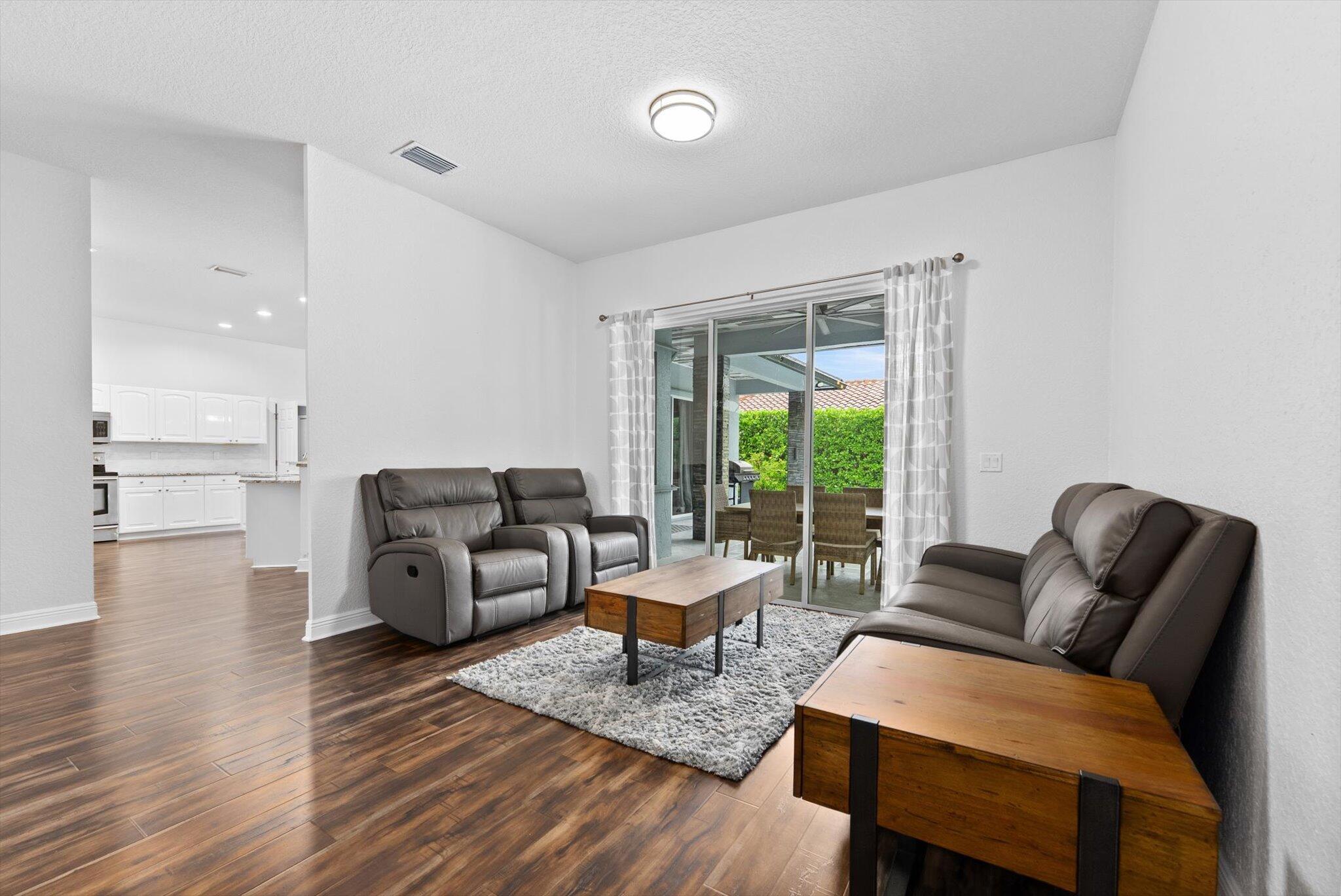 GREENVIEW SHORES 2 OF WEL - Residential