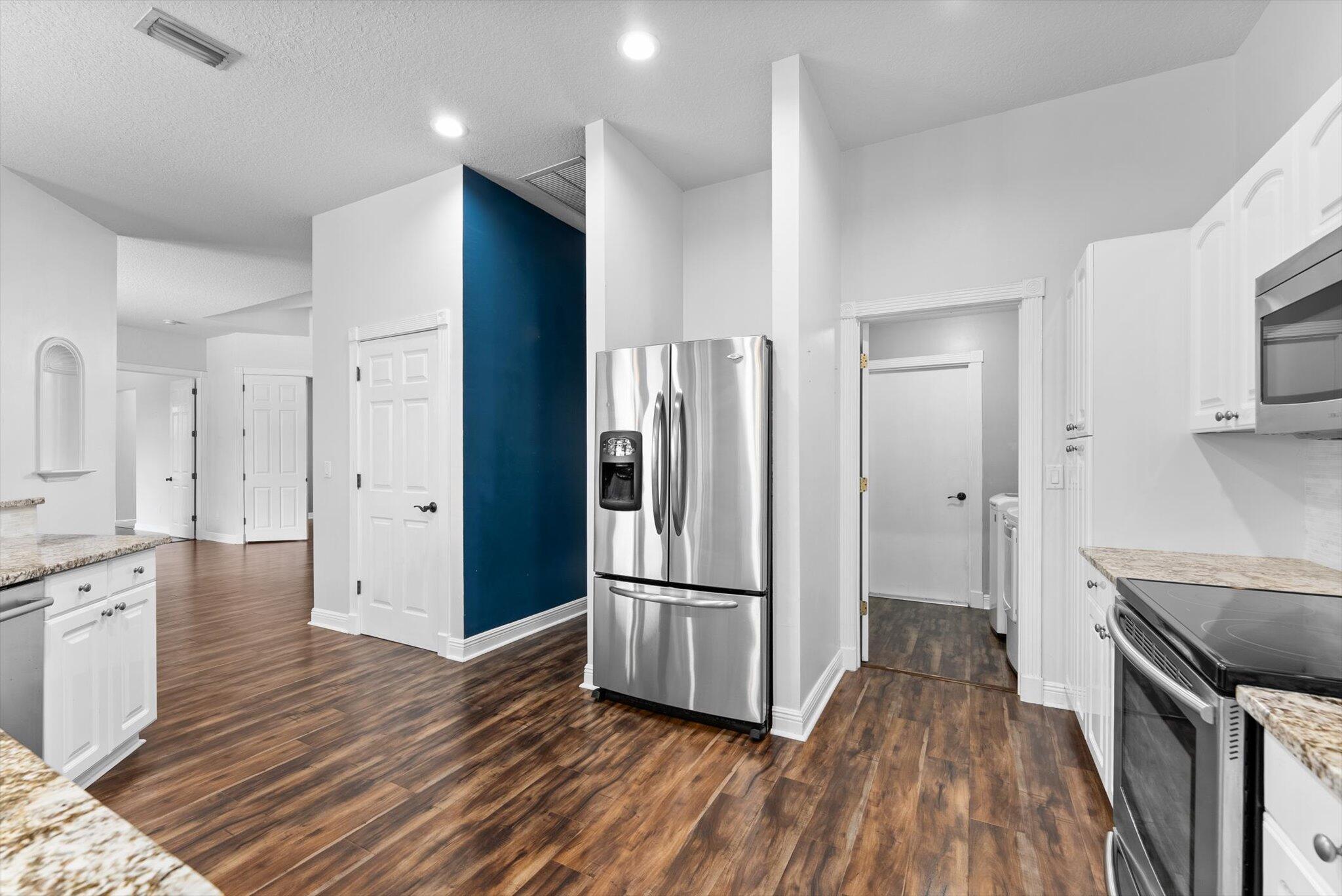 GREENVIEW SHORES 2 OF WEL - Residential