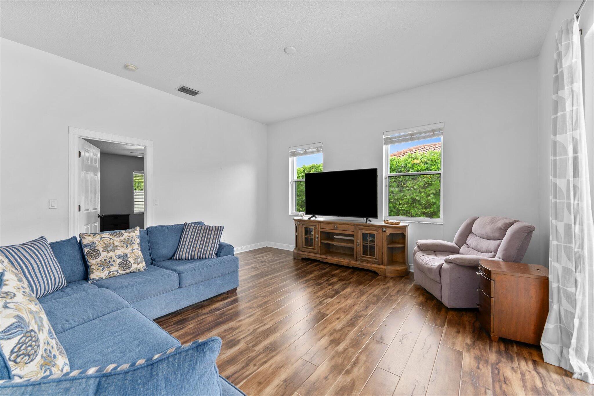 GREENVIEW SHORES 2 OF WEL - Residential