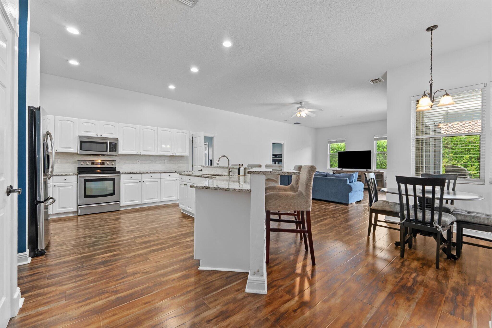 GREENVIEW SHORES 2 OF WEL - Residential
