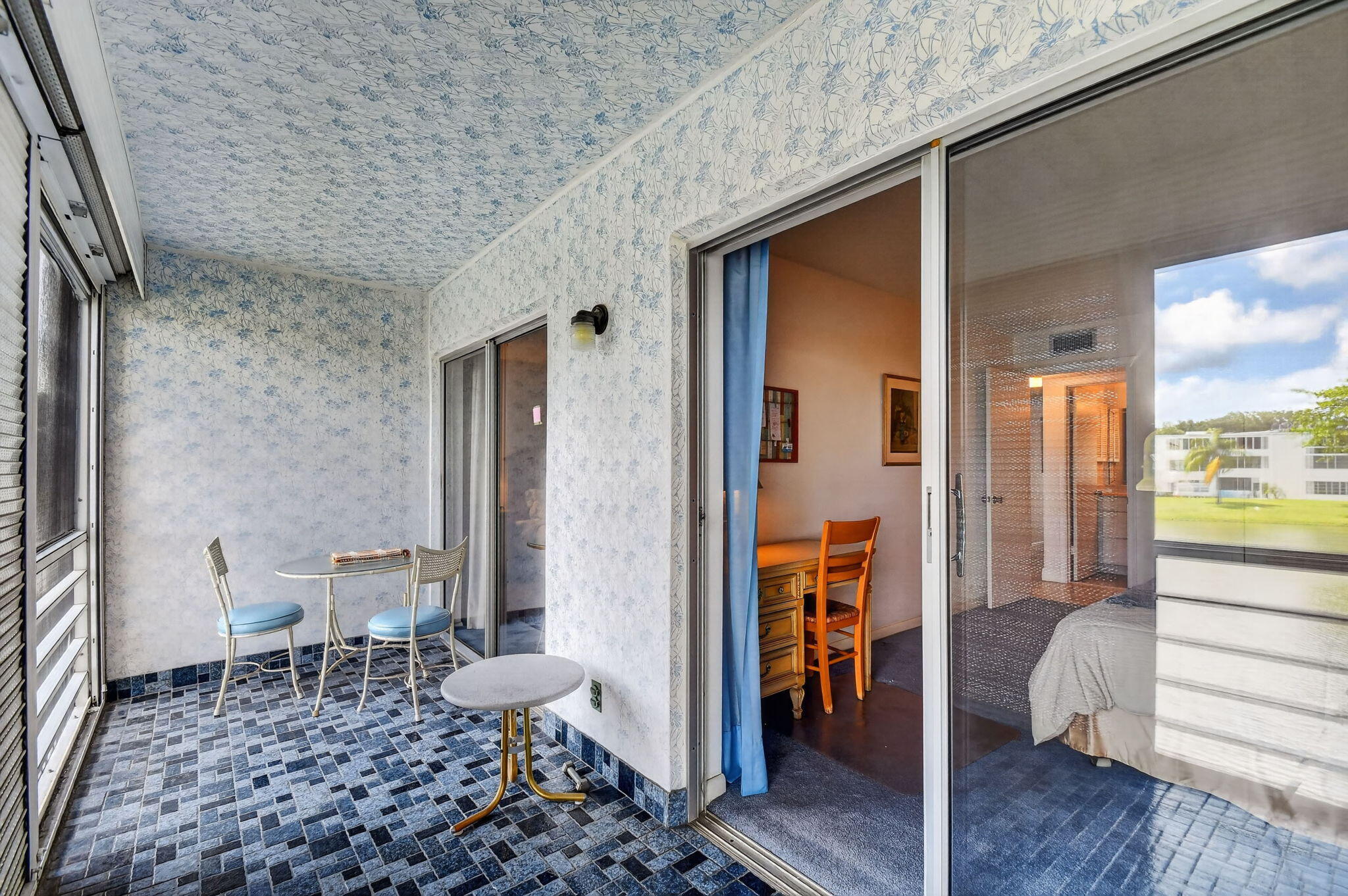 WELLINGTON CONDOS - Residential