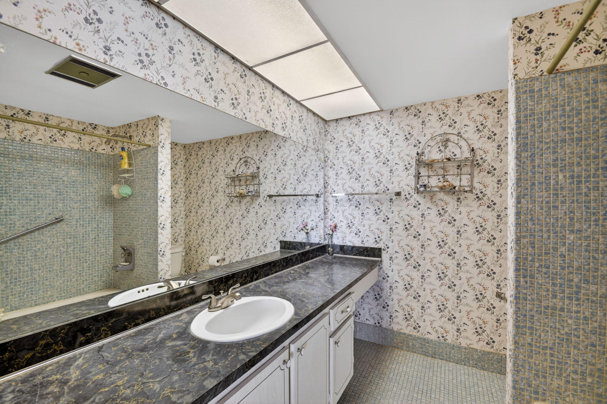 WELLINGTON CONDOS - Residential