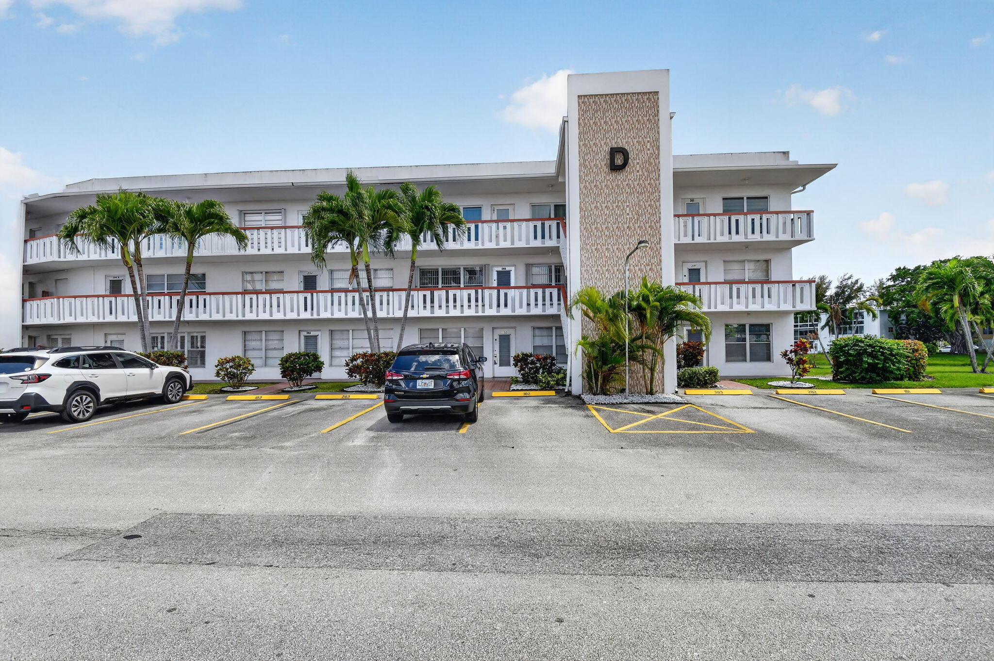 WELLINGTON CONDOS - Residential