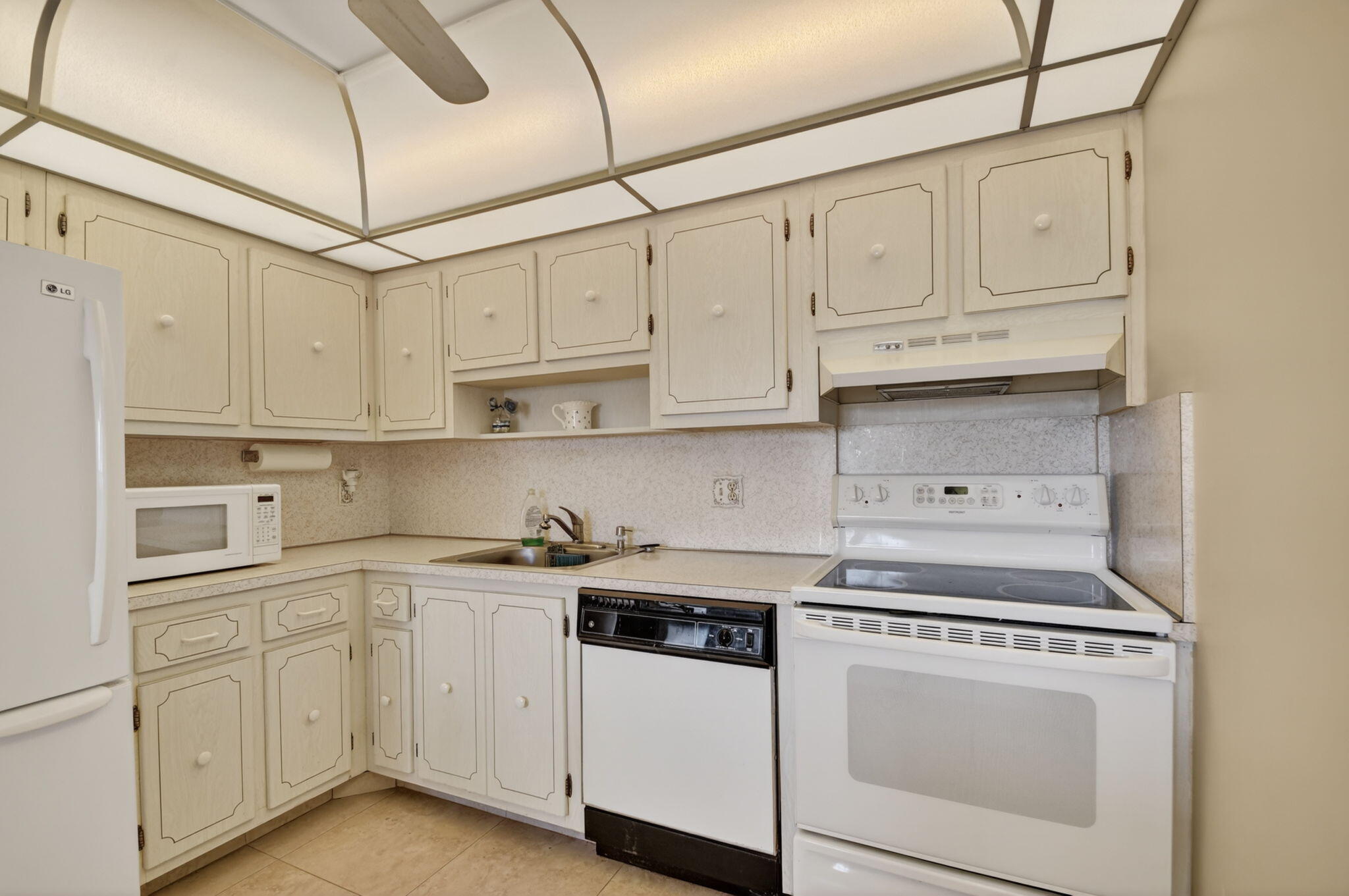 WELLINGTON CONDOS - Residential