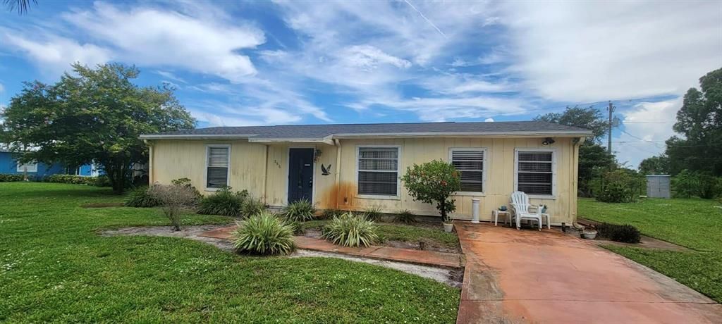 Photo of 266 SE Grove Avenue Ave, Port St Lucie, FL 34983 (MLS # R10820684)