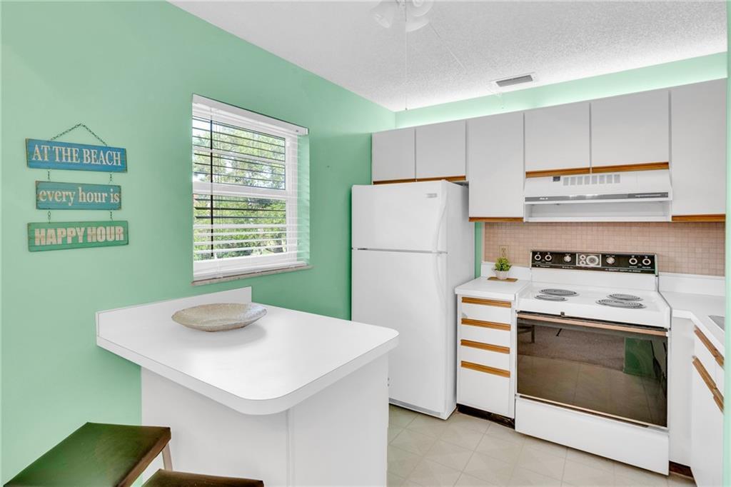 VISTA ROYALE PHASE IV BLDGS 83-111 - Residential
