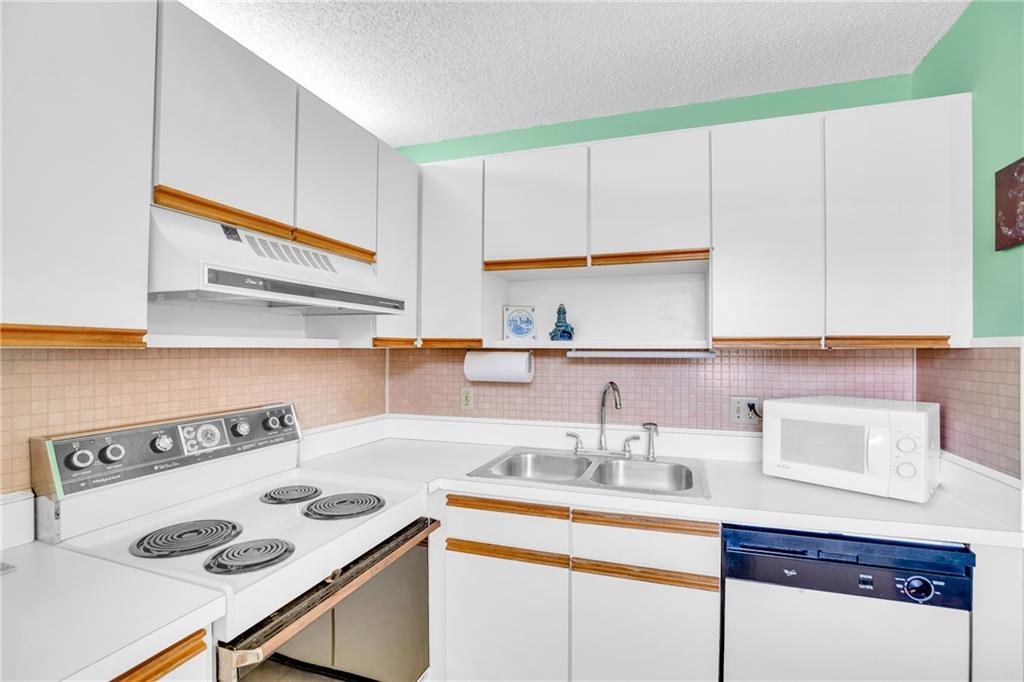 VISTA ROYALE PHASE IV BLDGS 83-111 - Residential