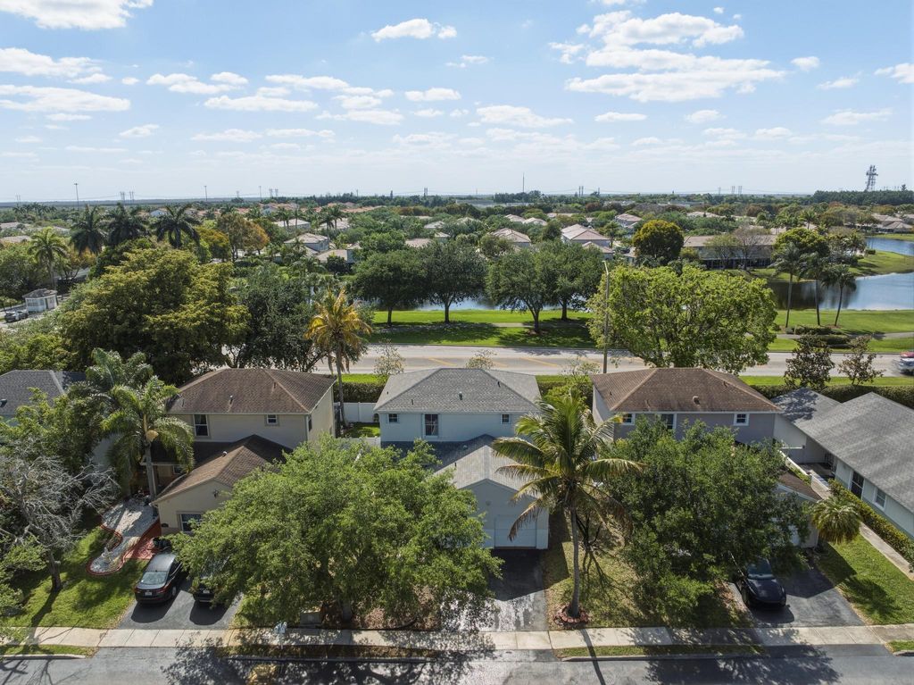 Photo of 310 NW 207th Way, Pembroke Pines, FL 33029 (MLS # B26023081)