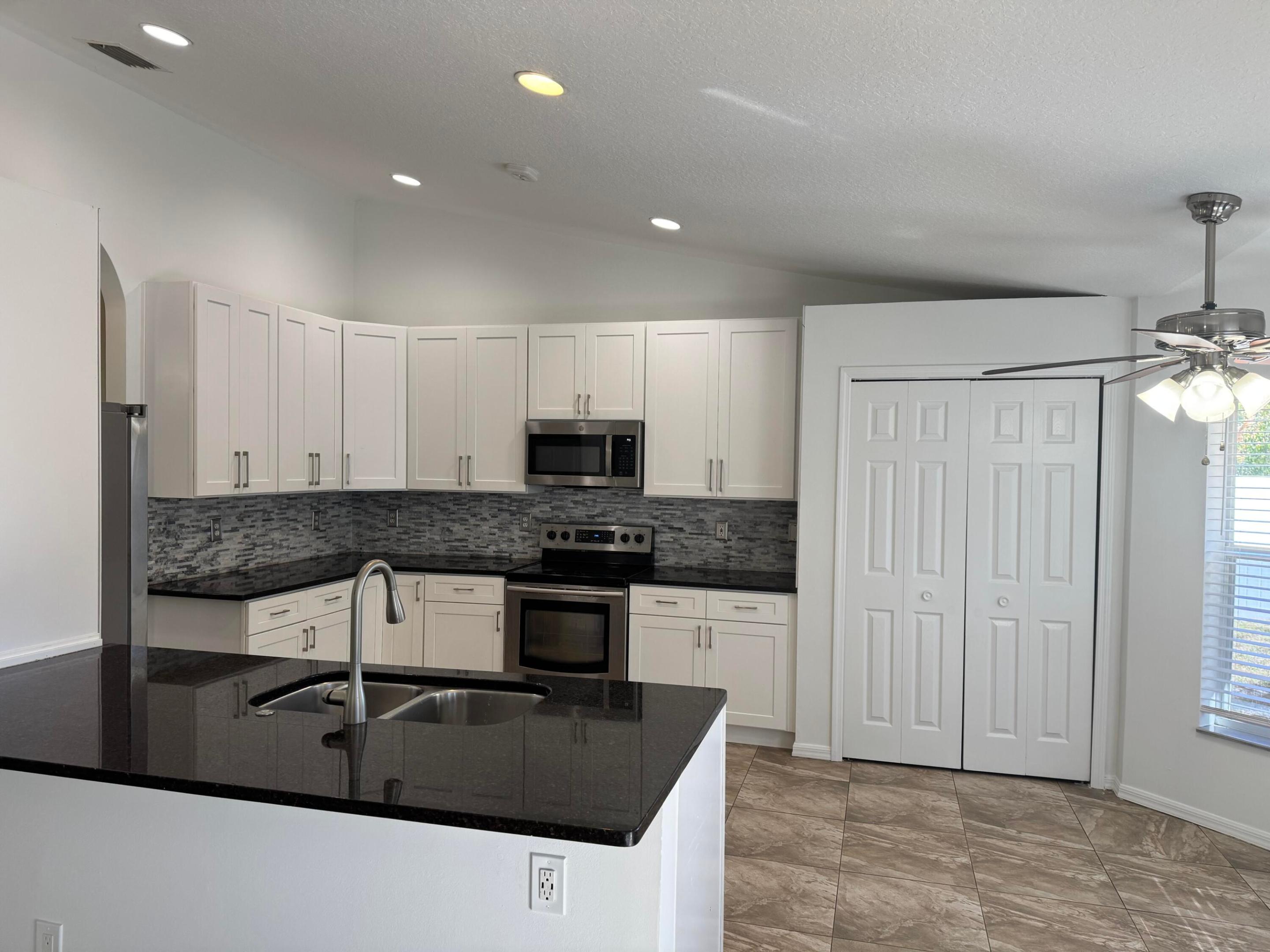 PORT ST LUCIE SECTION 33 - Residential