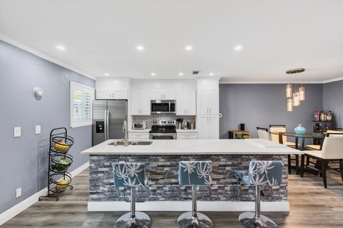 HIGH POINT OF DELRAY SEC 6 CONDO - Residential