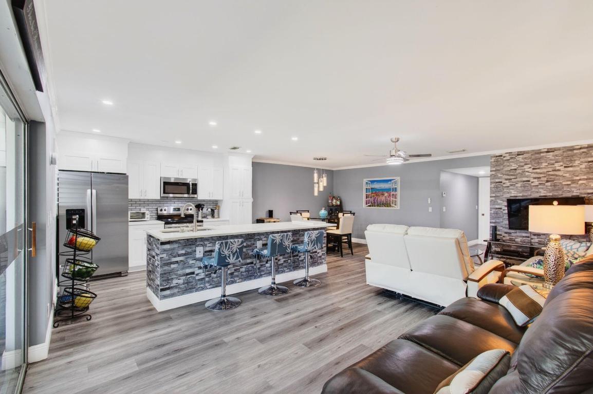 HIGH POINT OF DELRAY SEC 6 CONDO - Residential