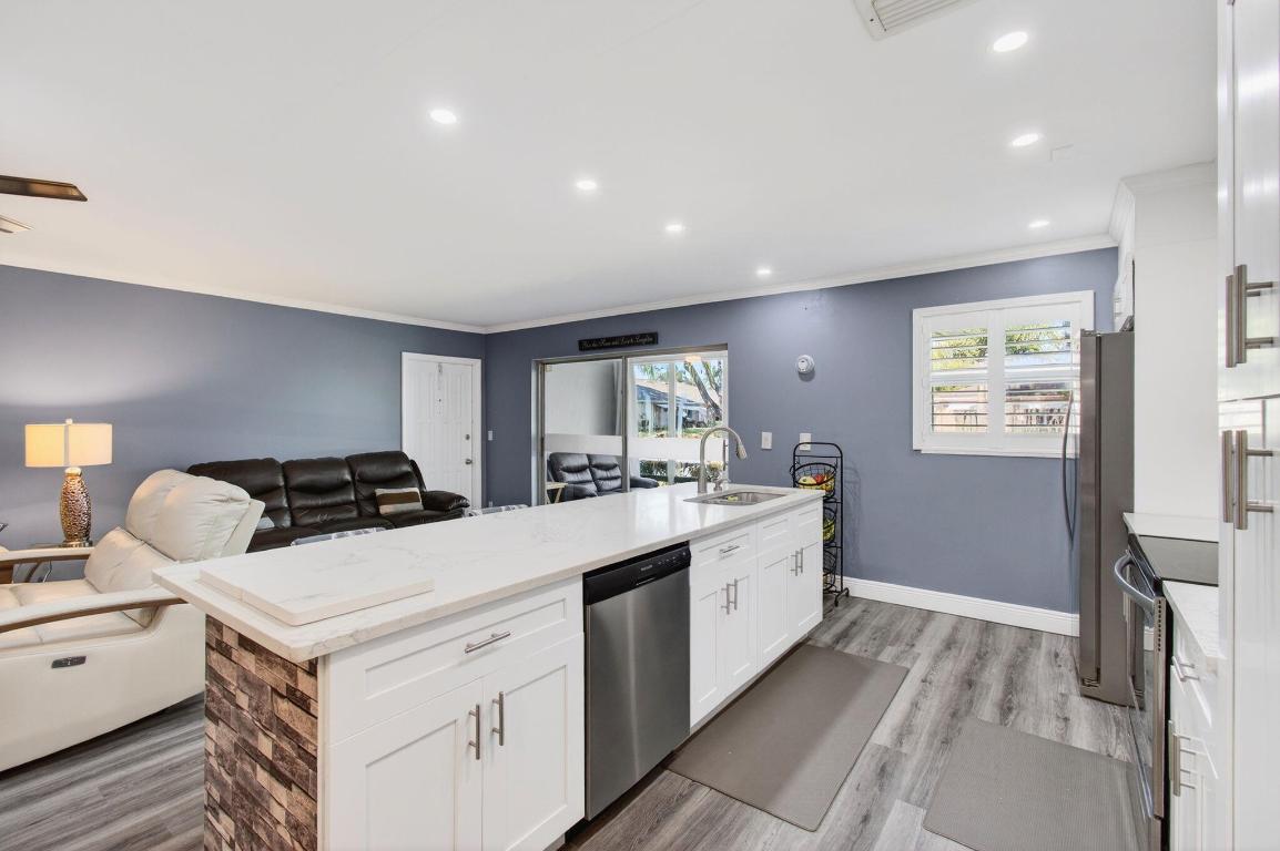 HIGH POINT OF DELRAY SEC 6 CONDO - Residential