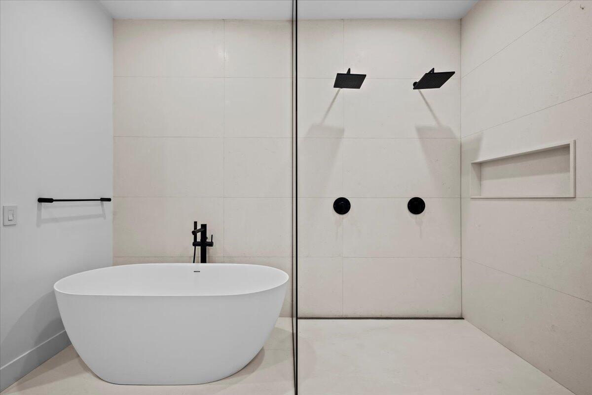 SHADY OAKS OF PALM BEACH - Residential