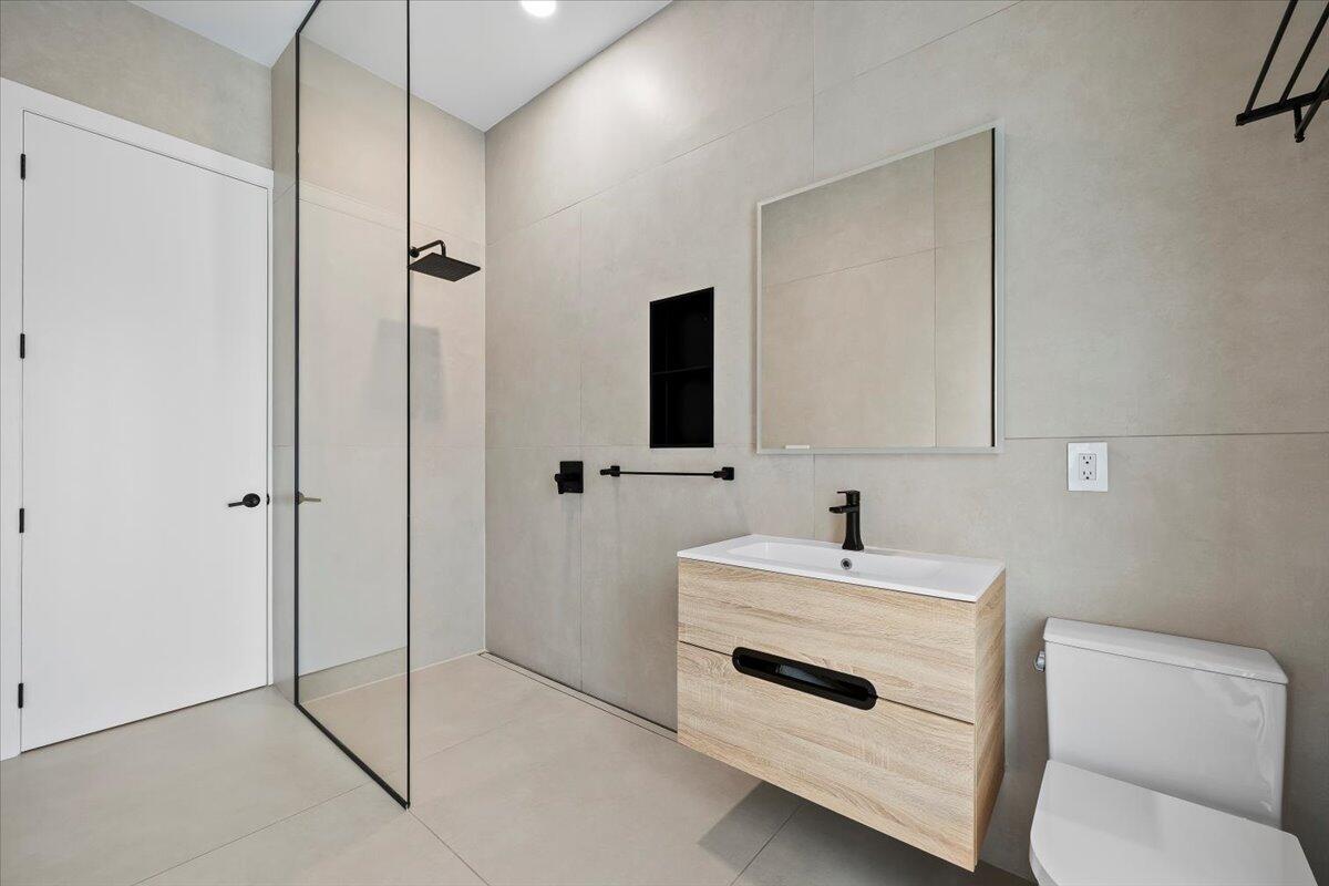 SHADY OAKS OF PALM BEACH - Residential