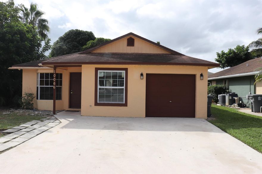 Spacious 3 bedroom, 2 bath home with a fenced yard, family room, and a versatile bonus room perfect as an office, extra bedroom, or additional living space. Conveniently located near schools, shopping, and main roads.