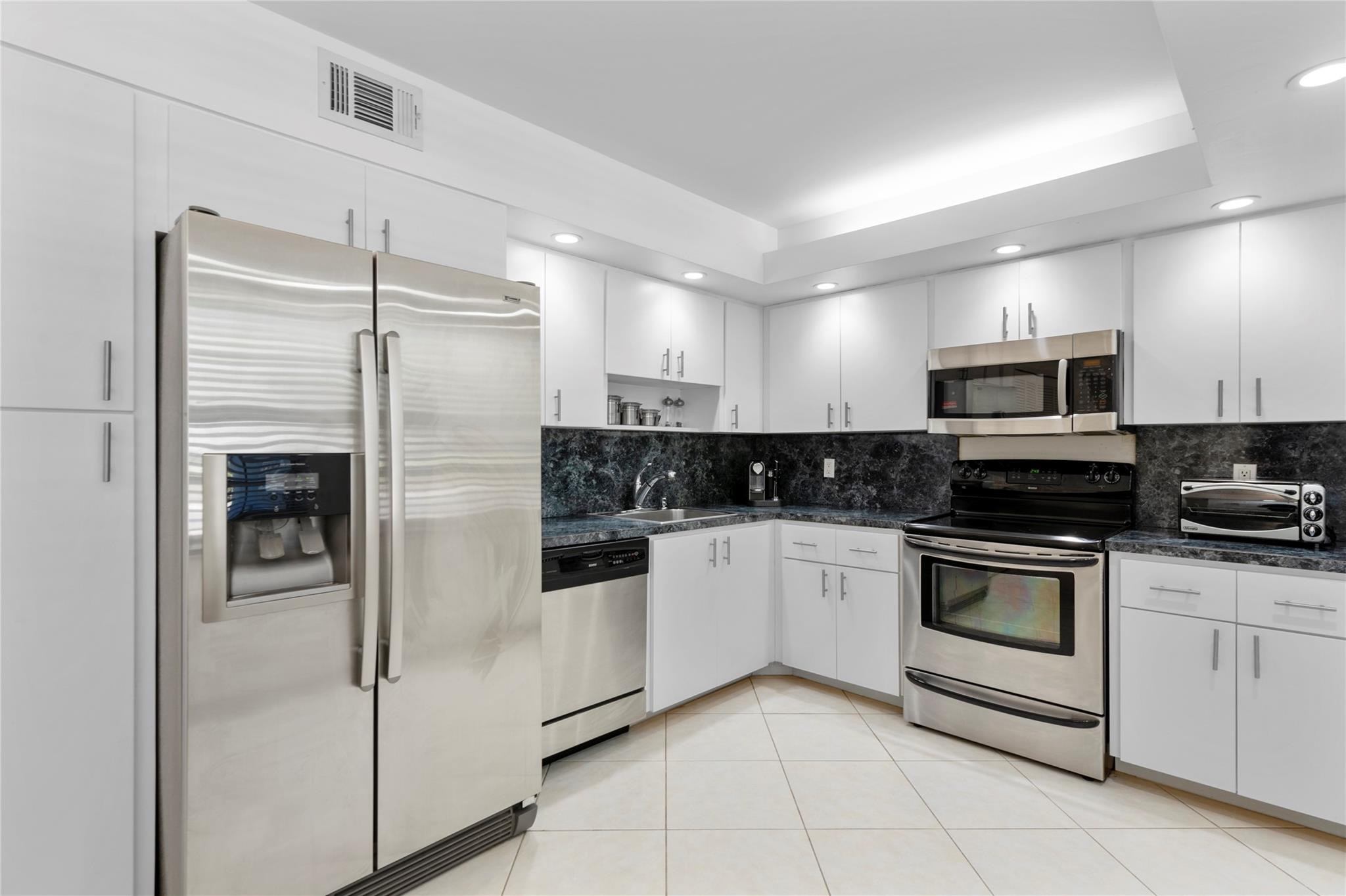 4240 Oaks Terrace 105