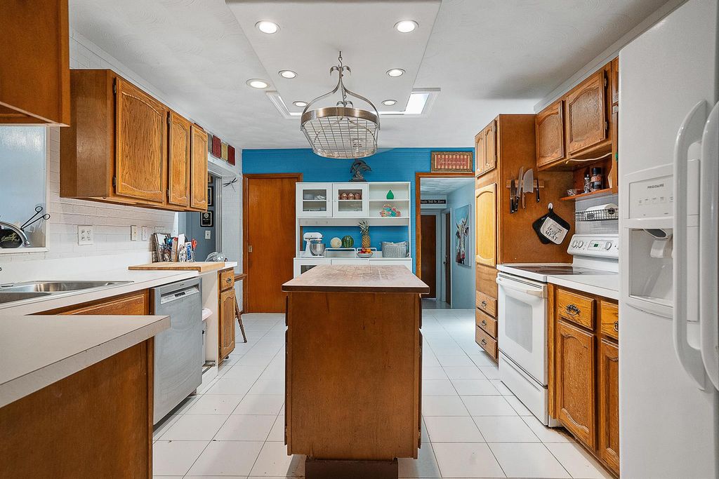 Photo of 5226 SE Orange Street, Stuart, FL 34997 (MLS # R11073969)