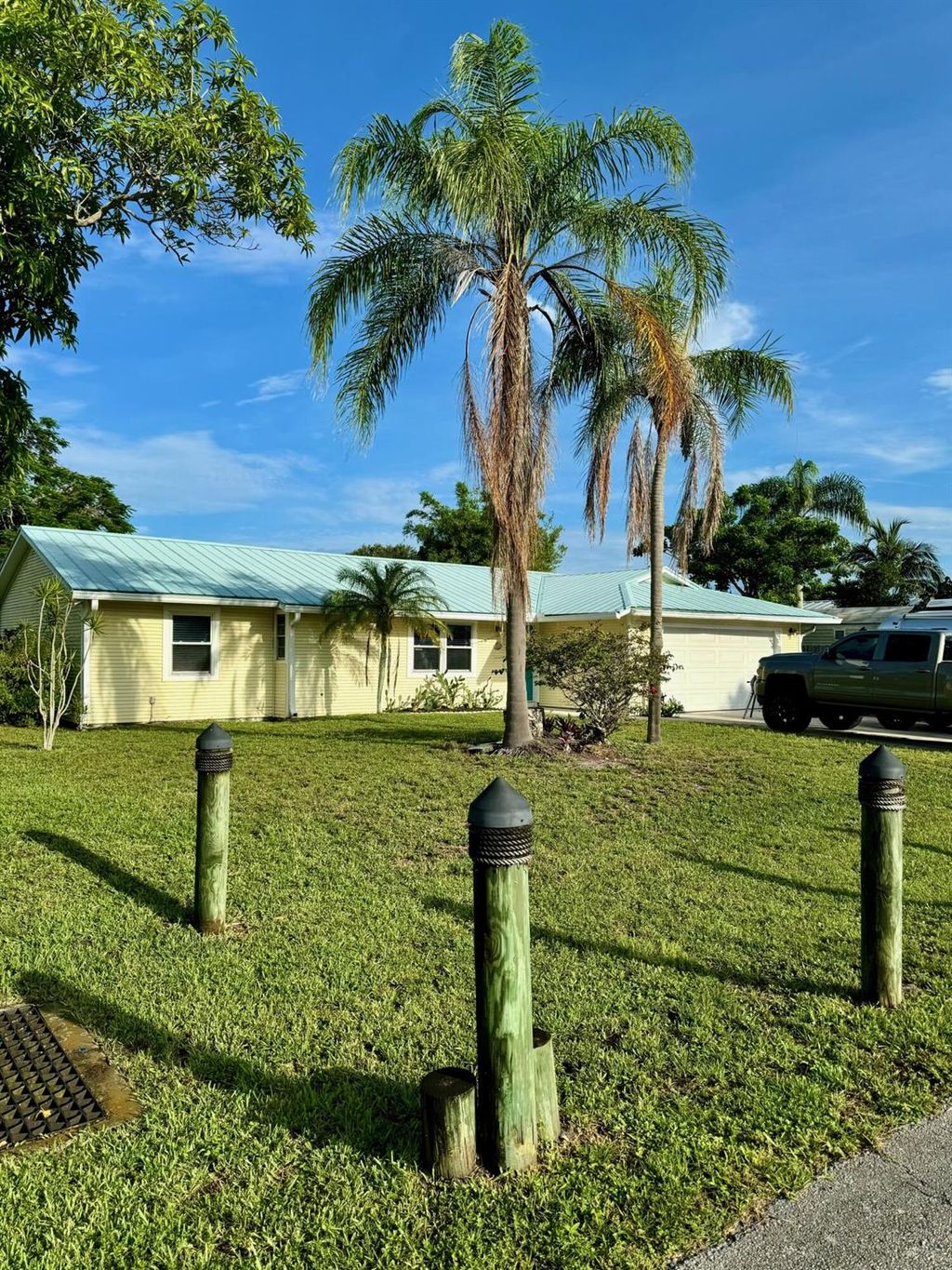 Photo of 19000 SE Robert Drive, Jupiter, FL 33469 (MLS # R11021304)