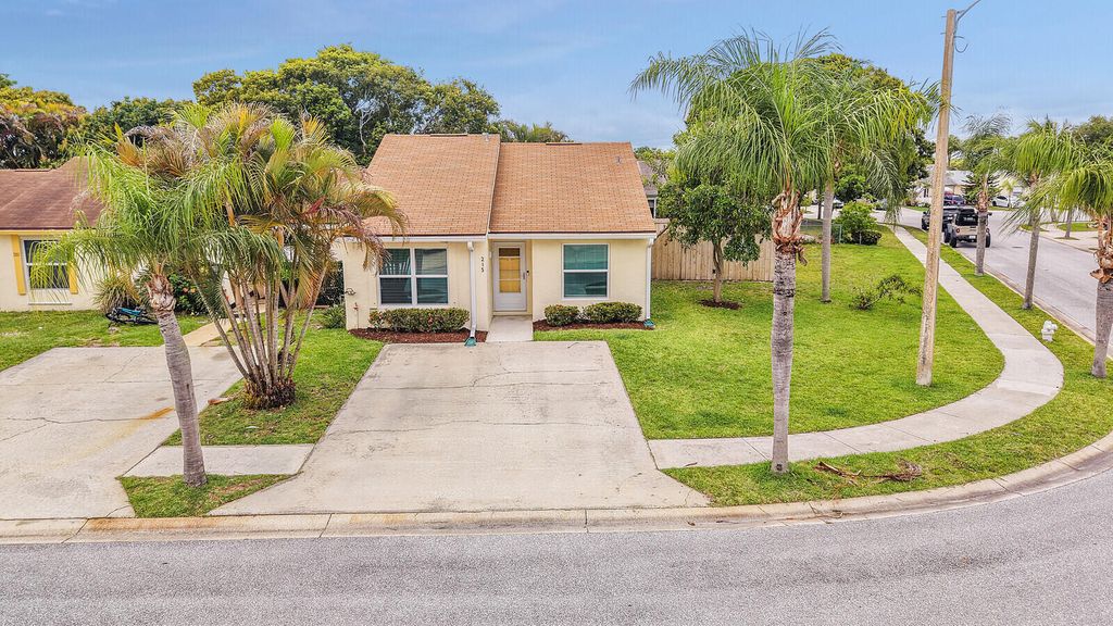 Photo of 215 Palmetto Court, Jupiter, FL 33458 (MLS # B26023745)