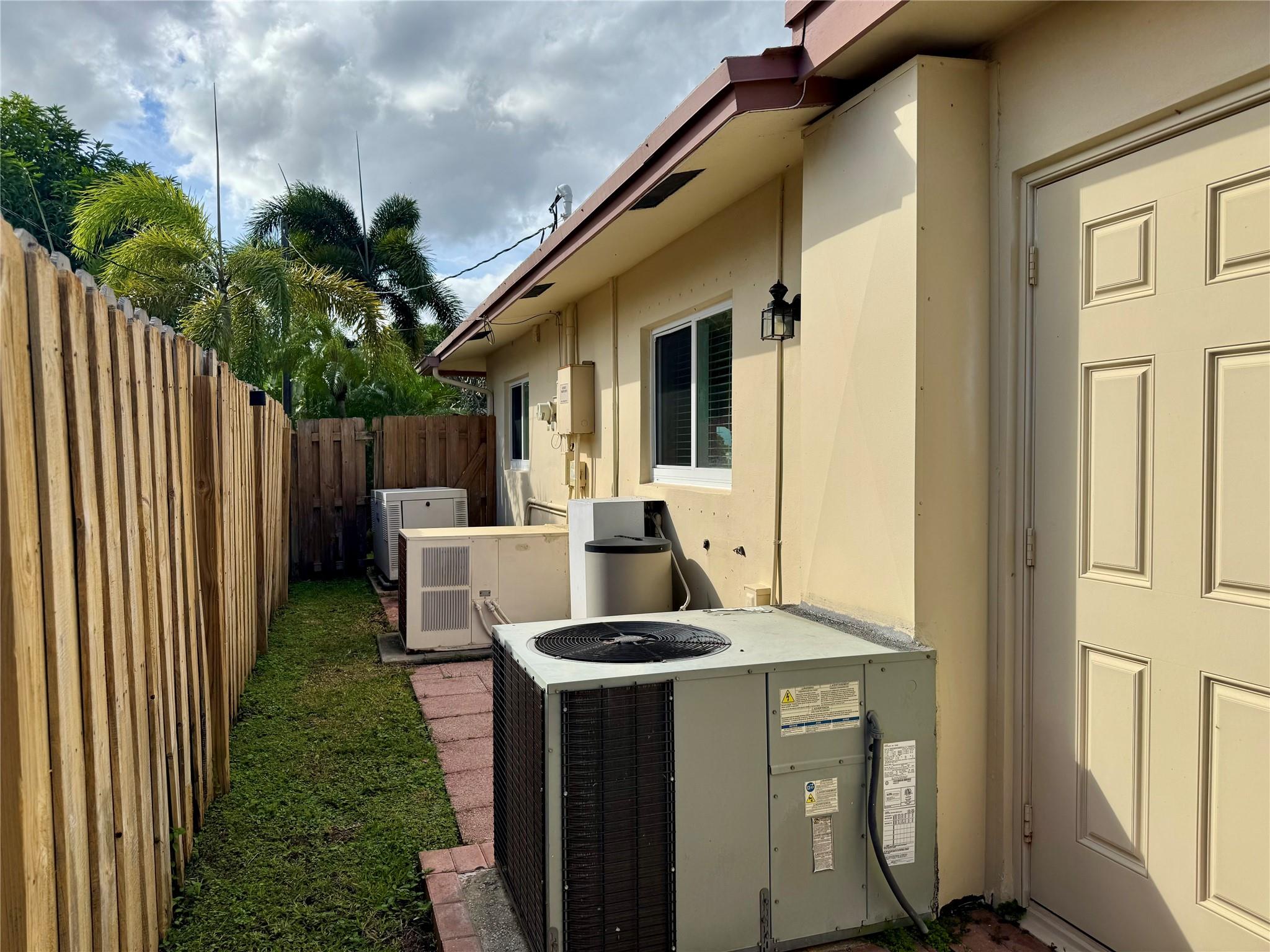 Royal Palm Acres 7th Sec - Residential Lease