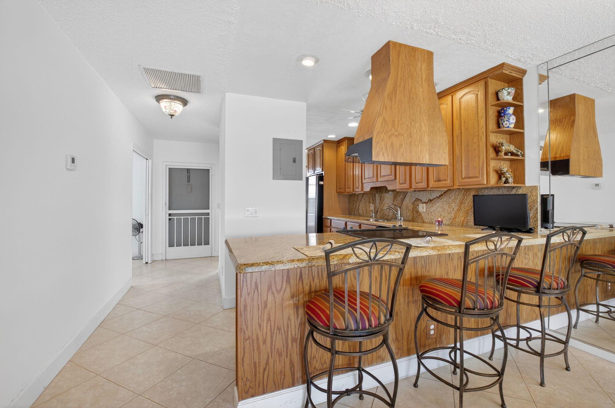 1111 Lemon Tree Terrace 204, Delray Beach, FL, 33445/$182,500 3 1111 Lemon Tree Terrace 204