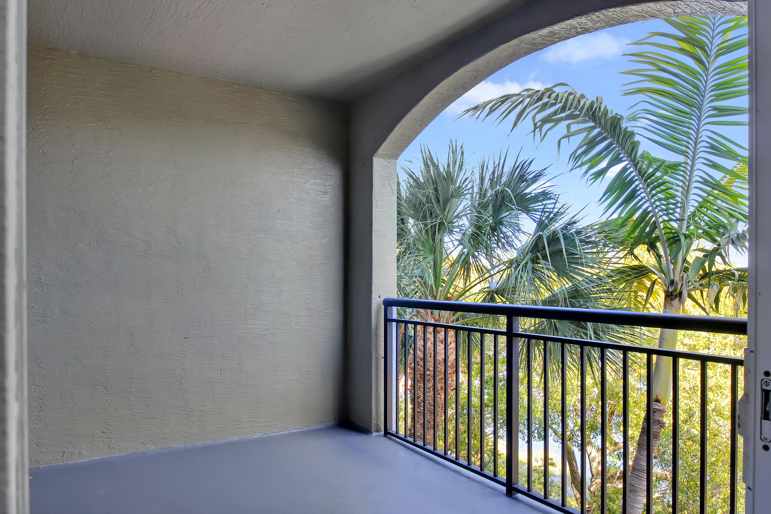 VIZCAYA LAKES CONDO - Residential