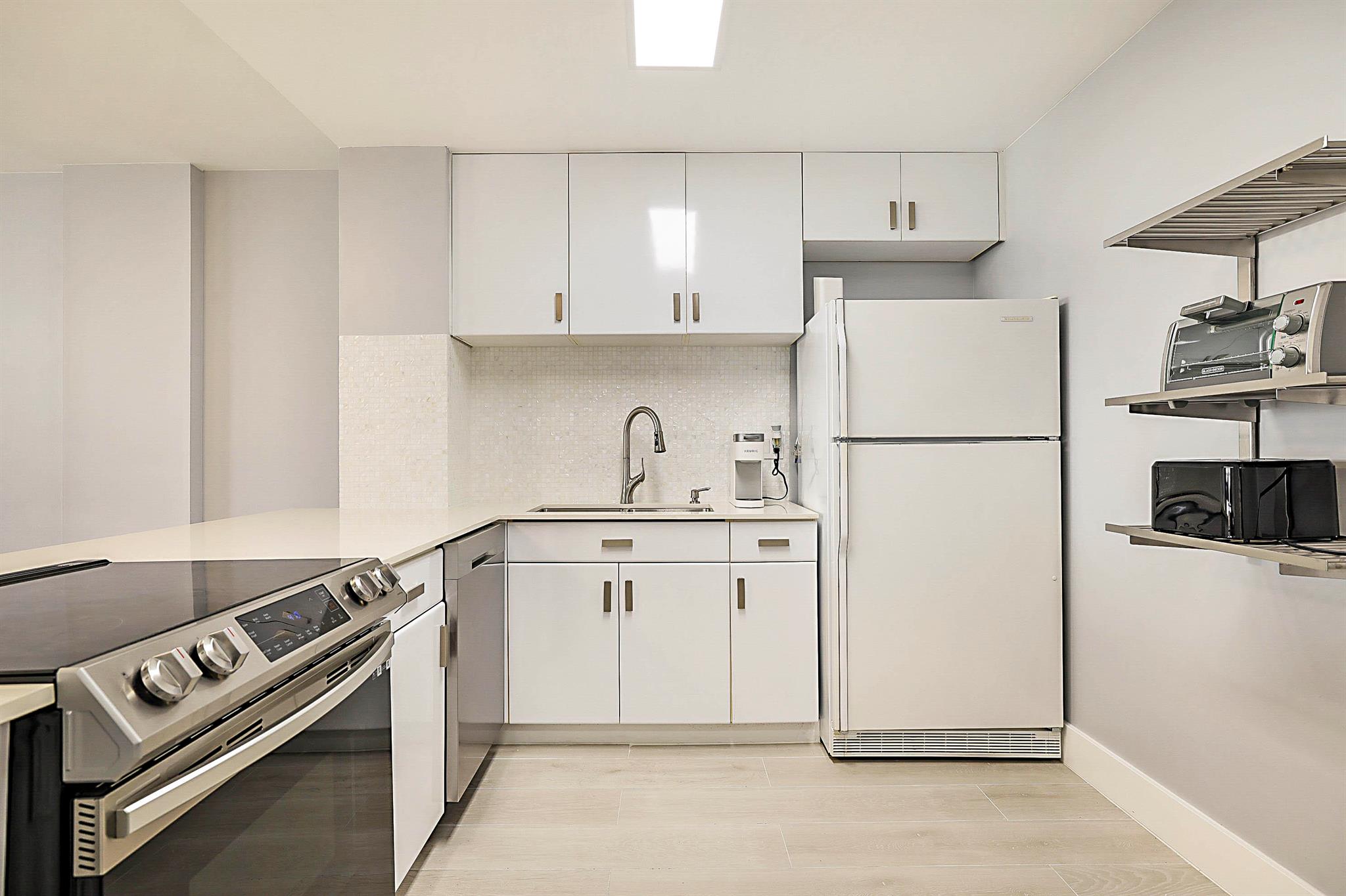 BOCA TOWERS CONDO PORTION - Residential Lease