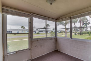 CRESTHAVEN VILLAS - Residential