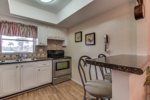 CRESTHAVEN VILLAS - Residential