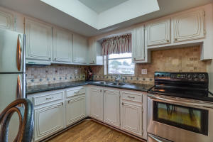 CRESTHAVEN VILLAS - Residential