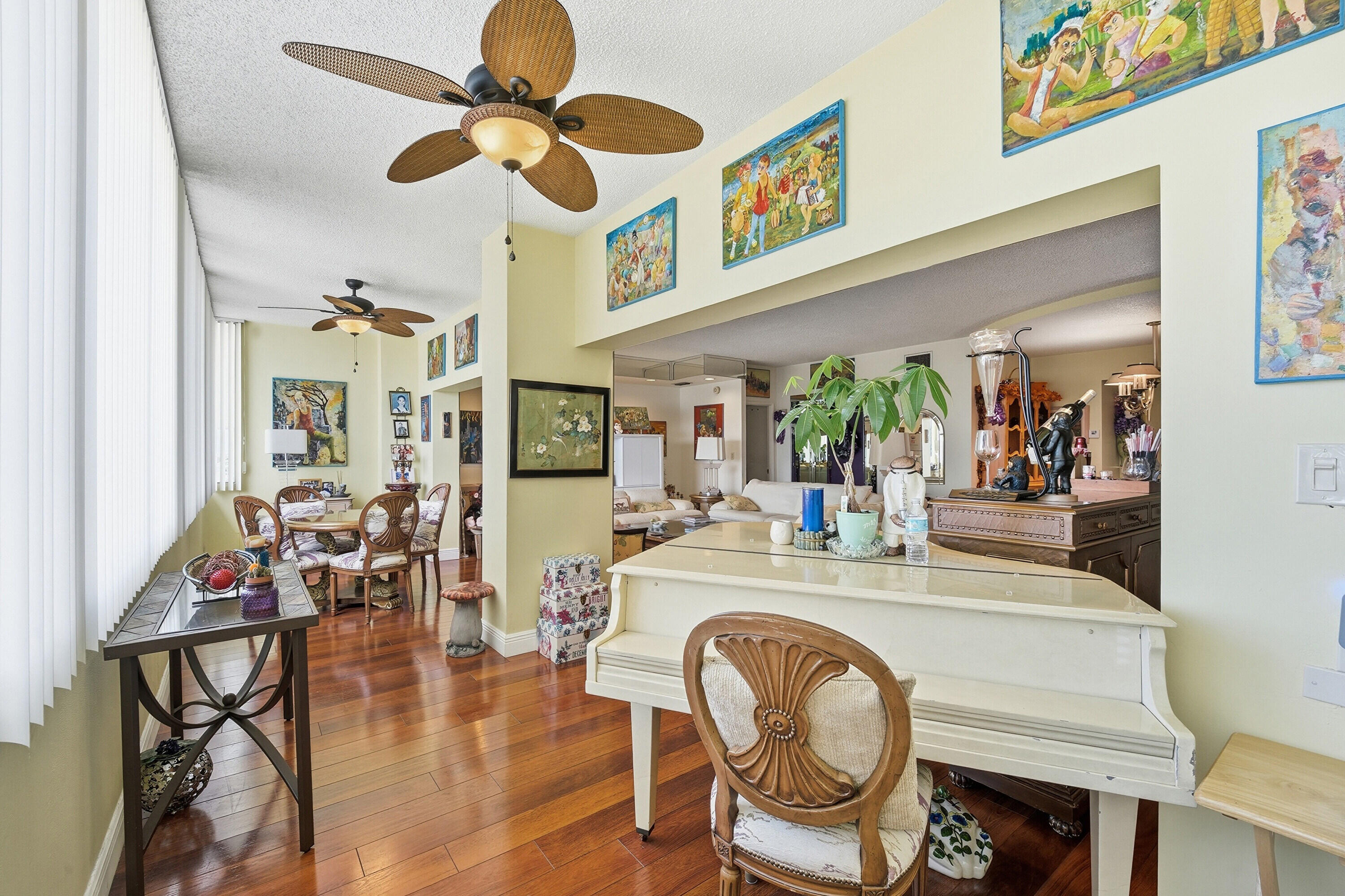 HILLCREST EAST NO 25 CONDO - Residential