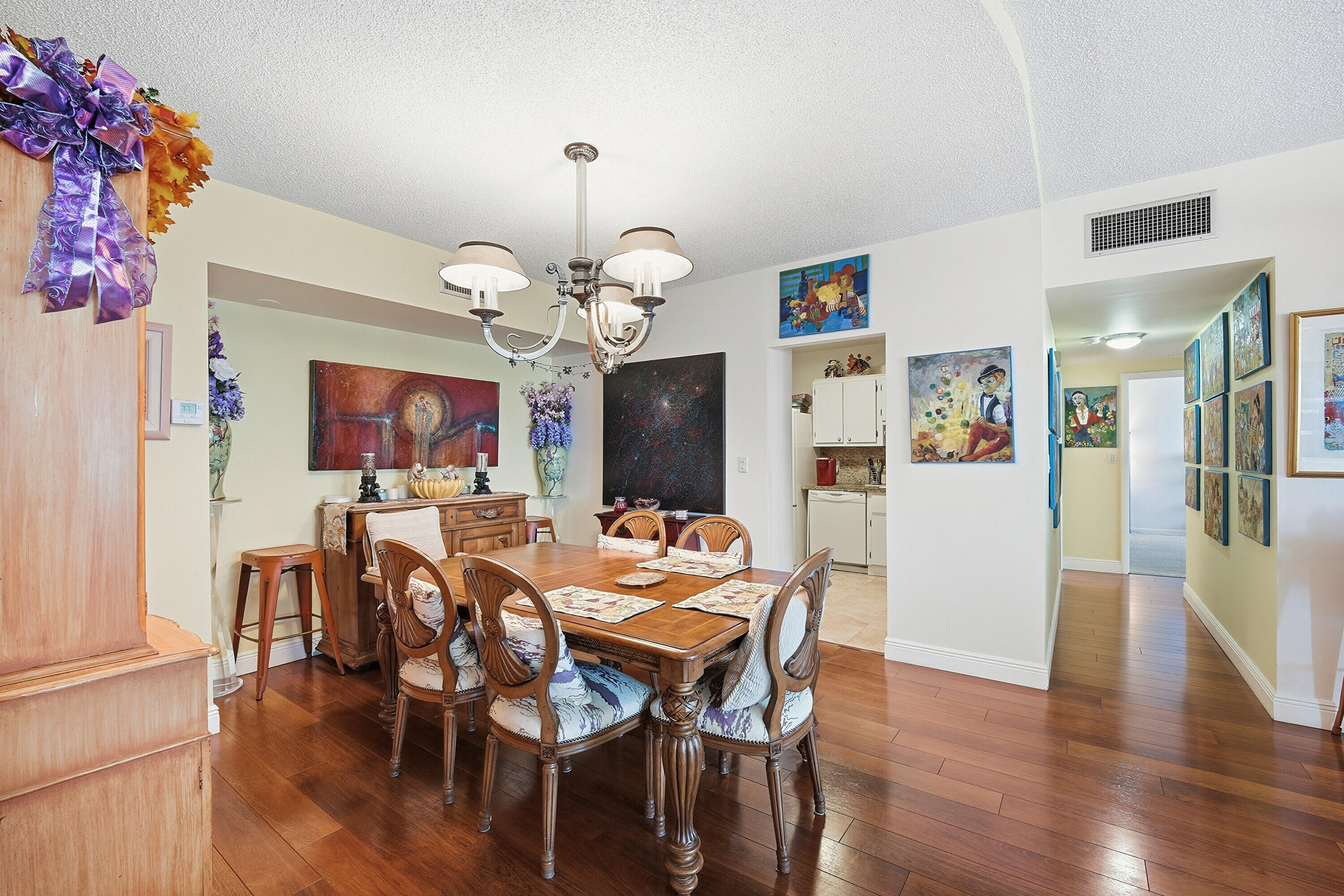 HILLCREST EAST NO 25 CONDO - Residential