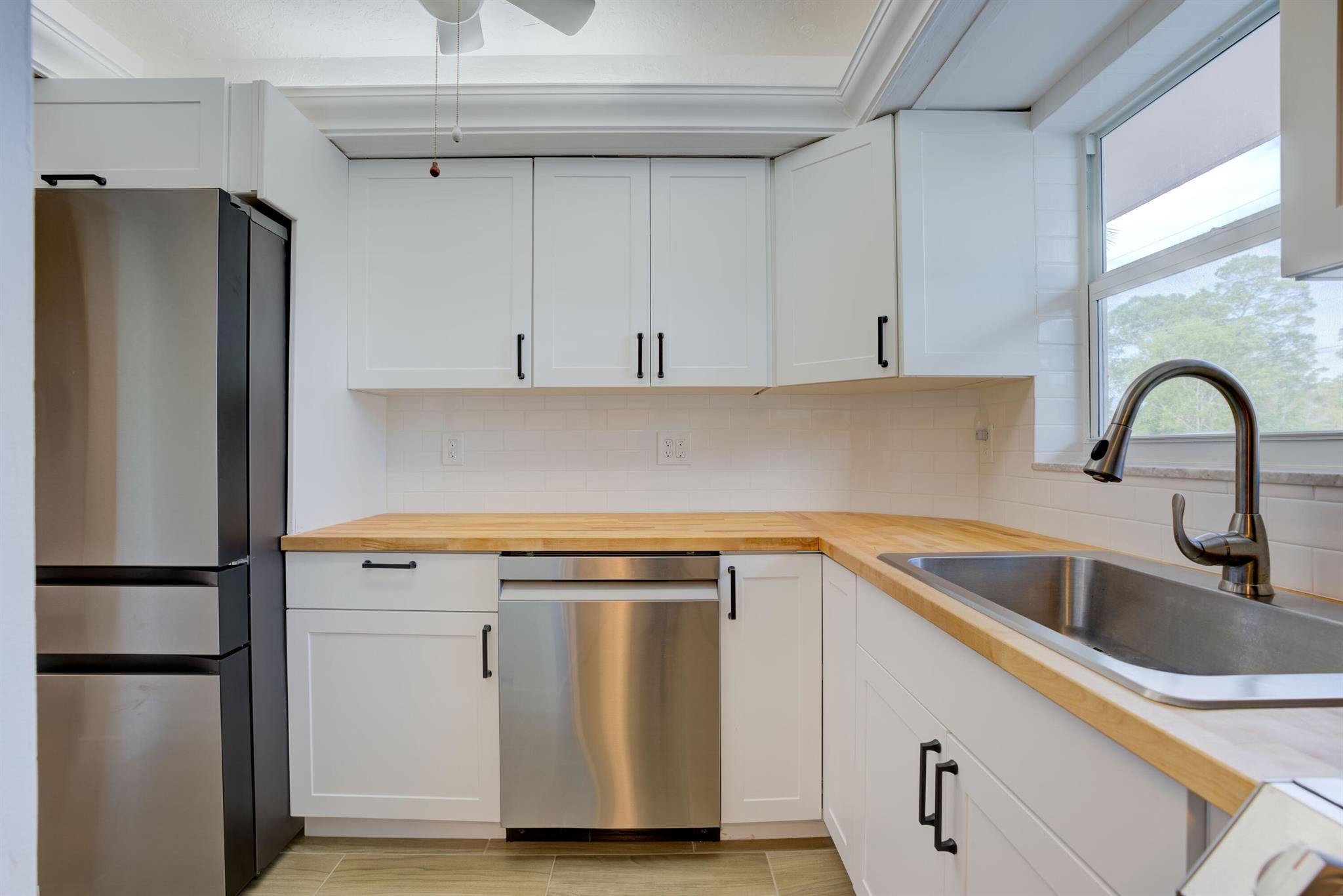 THE LITTLE CLUB CONDO - Residential Lease