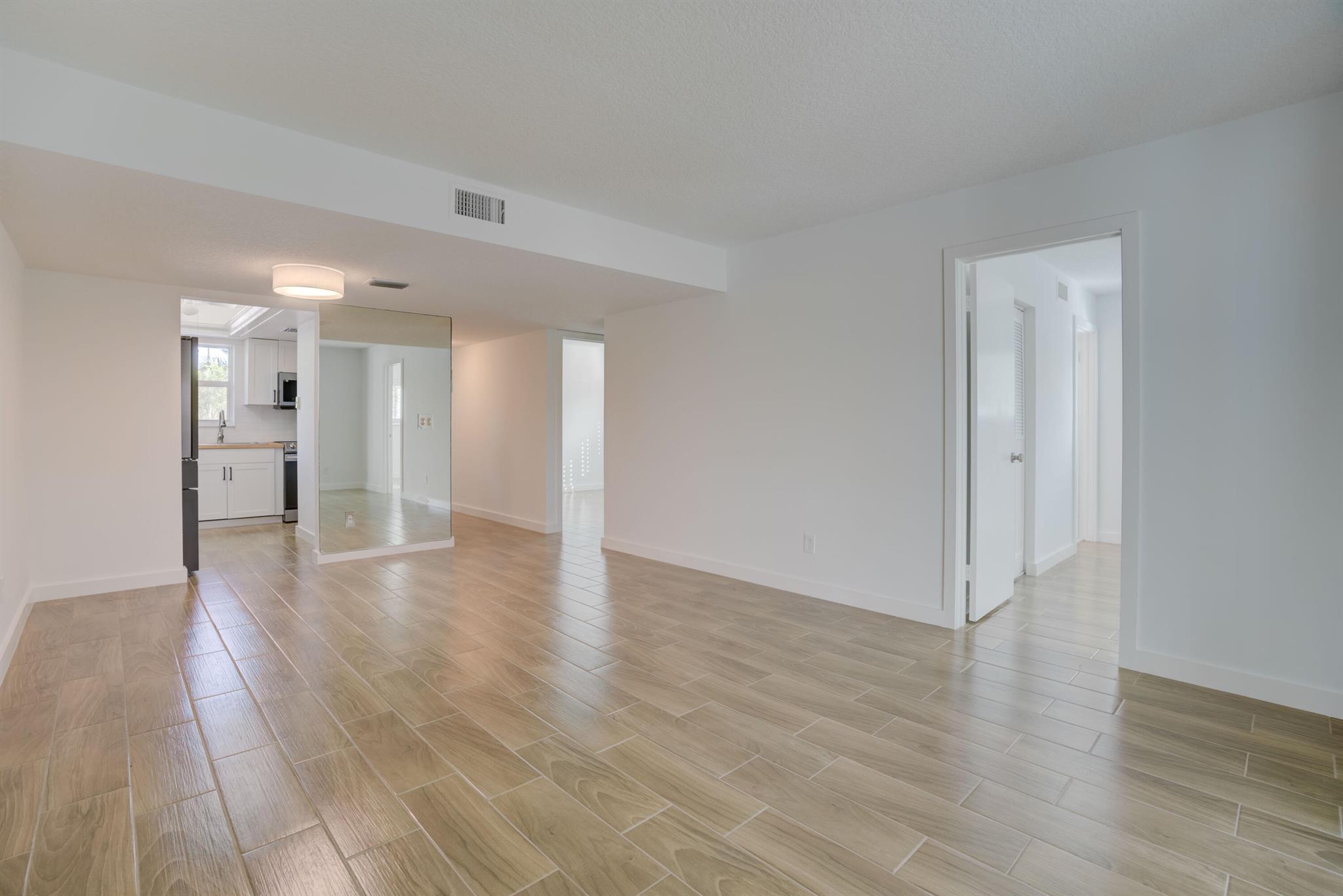 THE LITTLE CLUB CONDO - Residential Lease