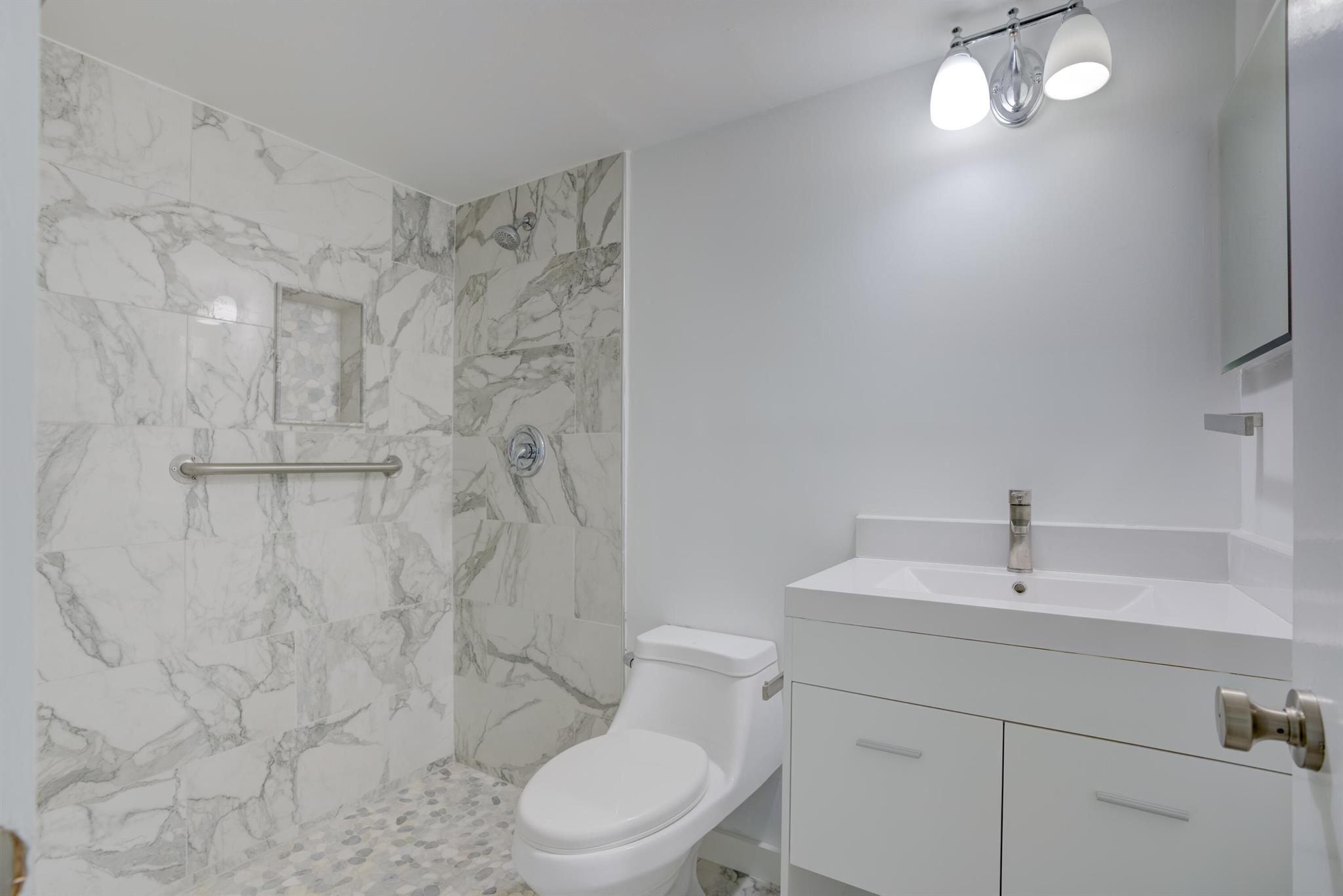 THE LITTLE CLUB CONDO - Residential Lease