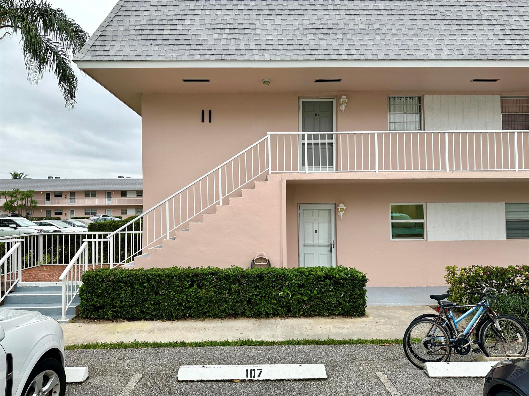 THE LITTLE CLUB CONDO - Residential Lease