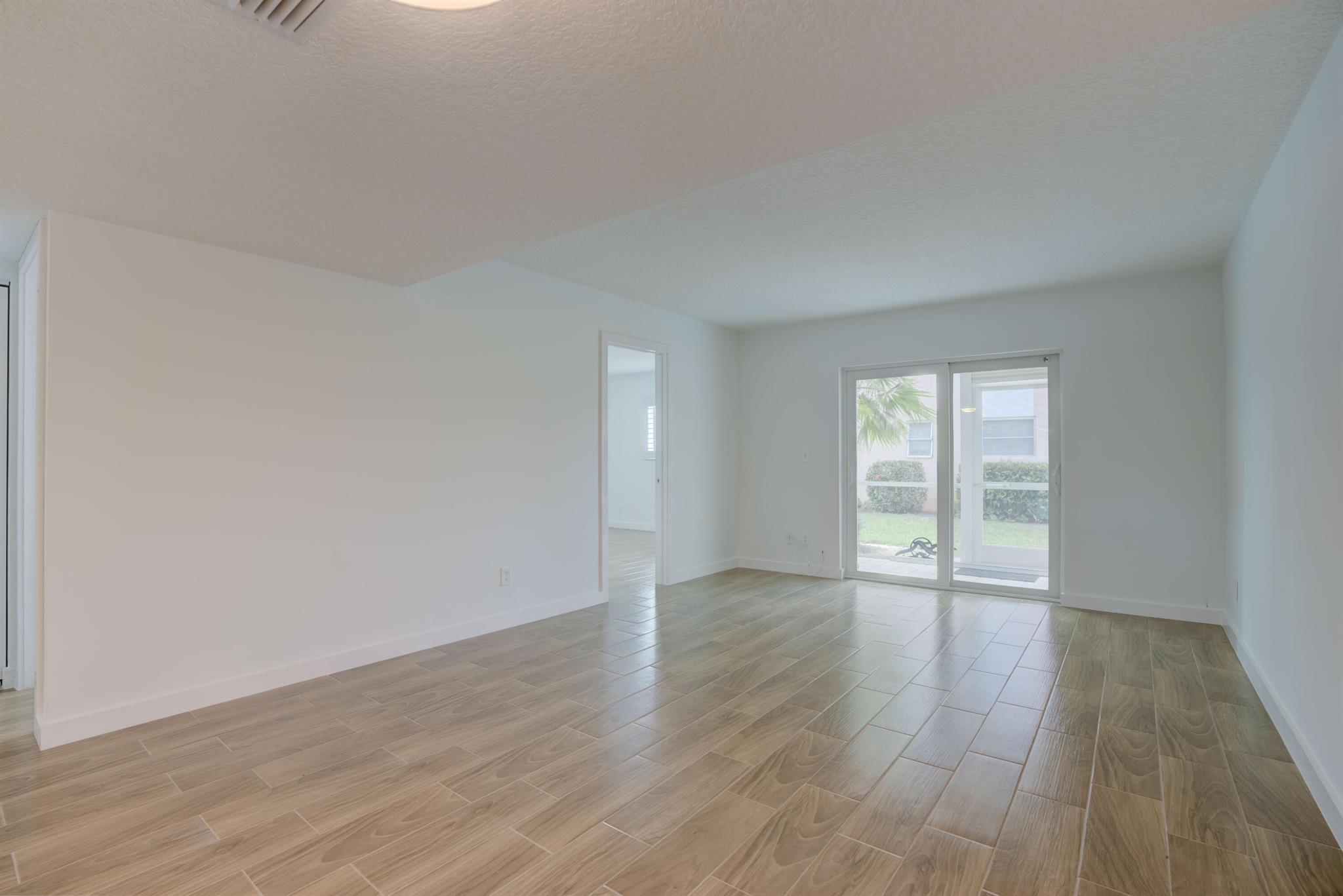 THE LITTLE CLUB CONDO - Residential Lease