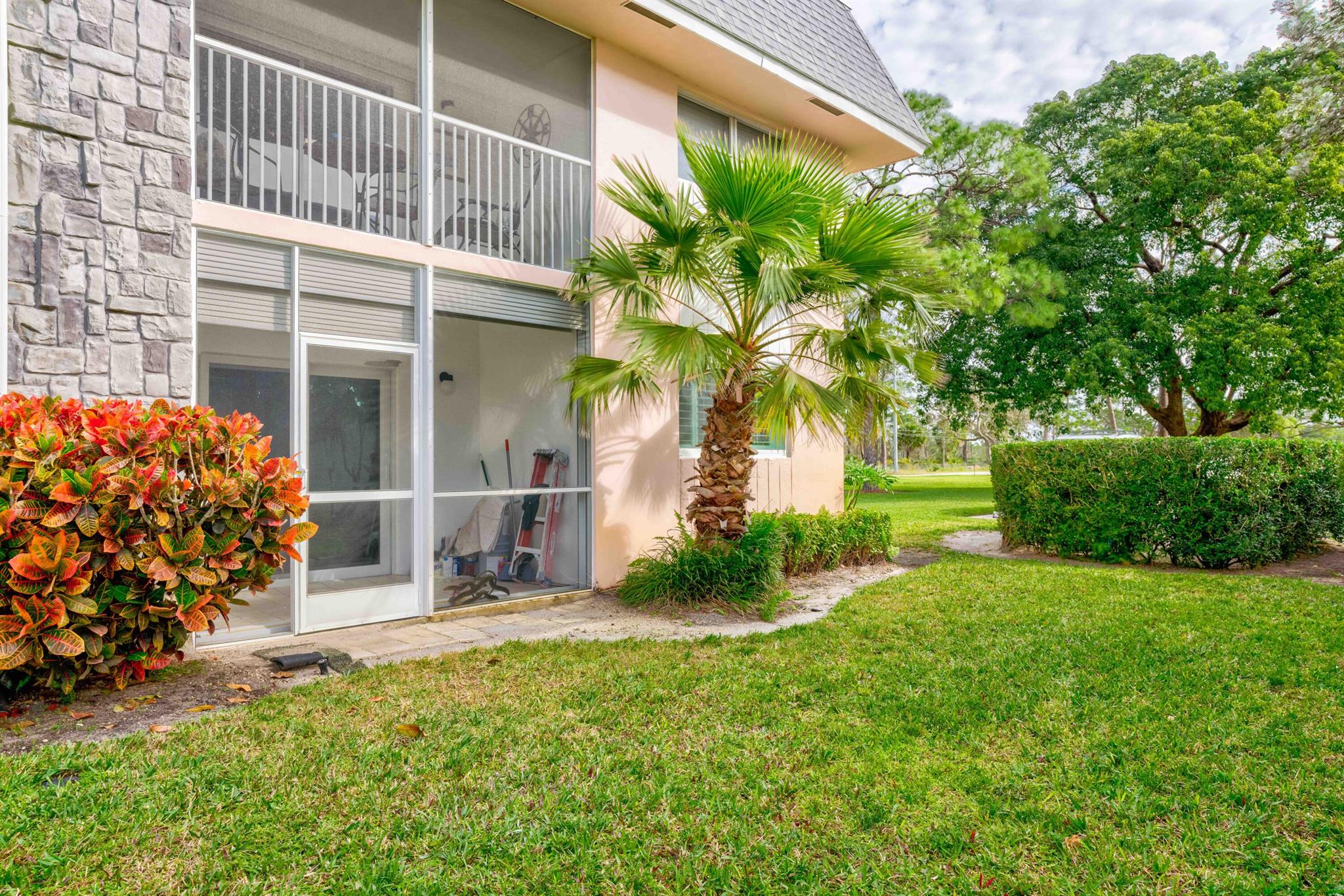 THE LITTLE CLUB CONDO - Residential Lease
