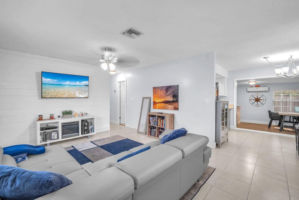 Photo of 3314 Plaza Place, Lake Worth, FL 33462 (MLS # R11093138)