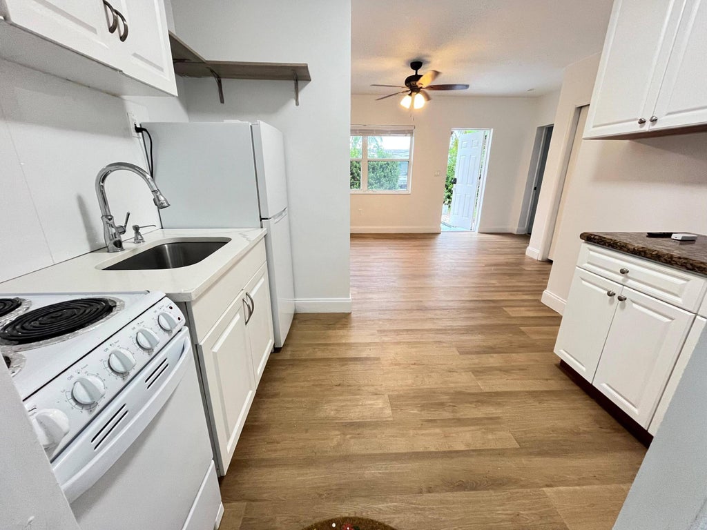 Photo of 1302 S FEDERAL Highway #1, Lake Worth Beach, FL 33460 (MLS # B26092406)