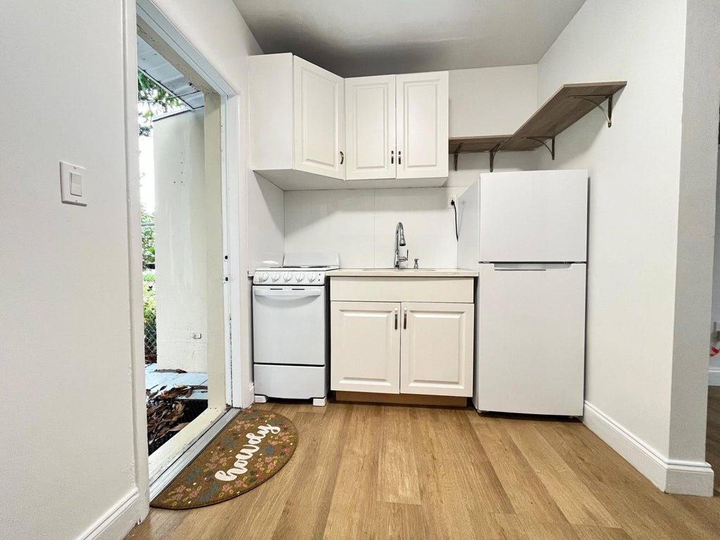 Photo of 1302 S FEDERAL Highway #1, Lake Worth Beach, FL 33460 (MLS # B26092406)