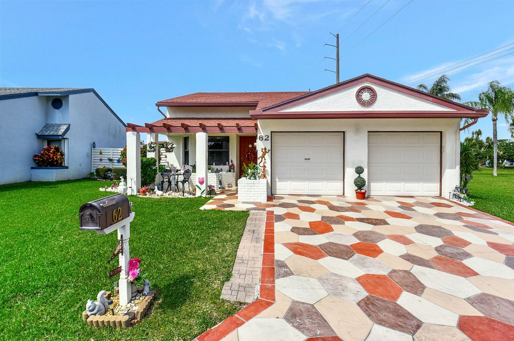 Photo of 62 Paxford Lane, Boynton Beach, FL 33426 (MLS # R10968533)