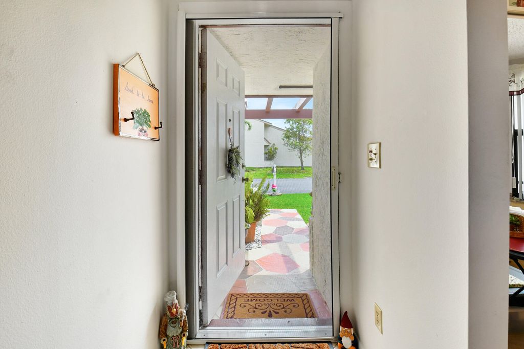Photo of 62 Paxford Lane, Boynton Beach, FL 33426 (MLS # R10968533)