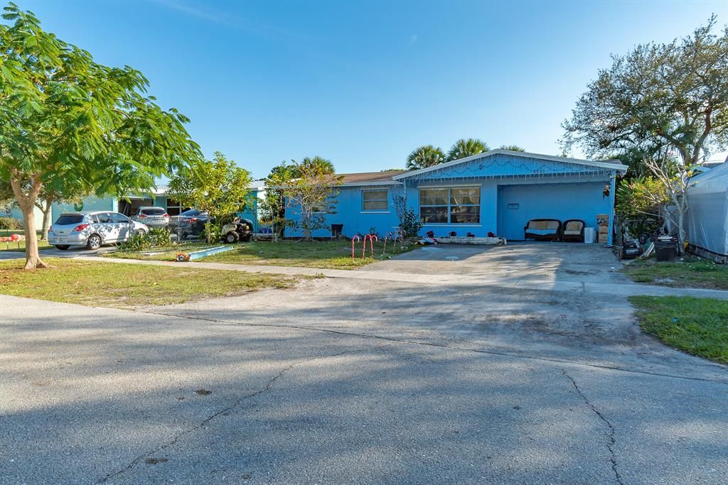 Photo of 3608 Holiday Road, Palm Beach Gardens, FL 33410 (MLS # R10764239)