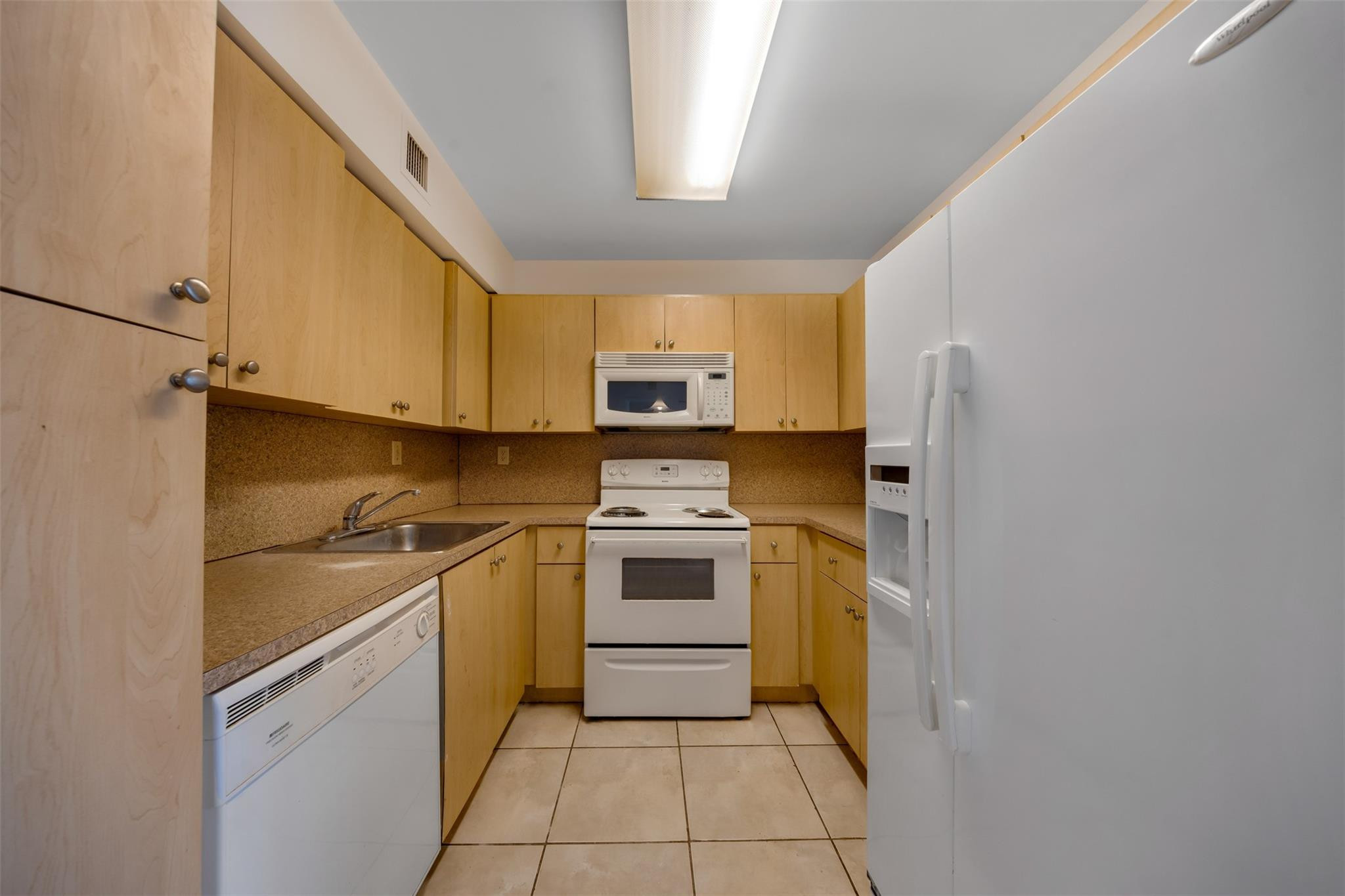 BREEZES AT PALM AIRE CONDO - Residential Lease