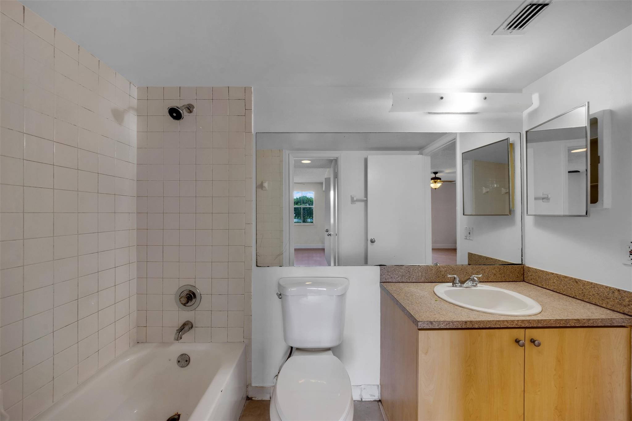 BREEZES AT PALM AIRE CONDO - Residential Lease