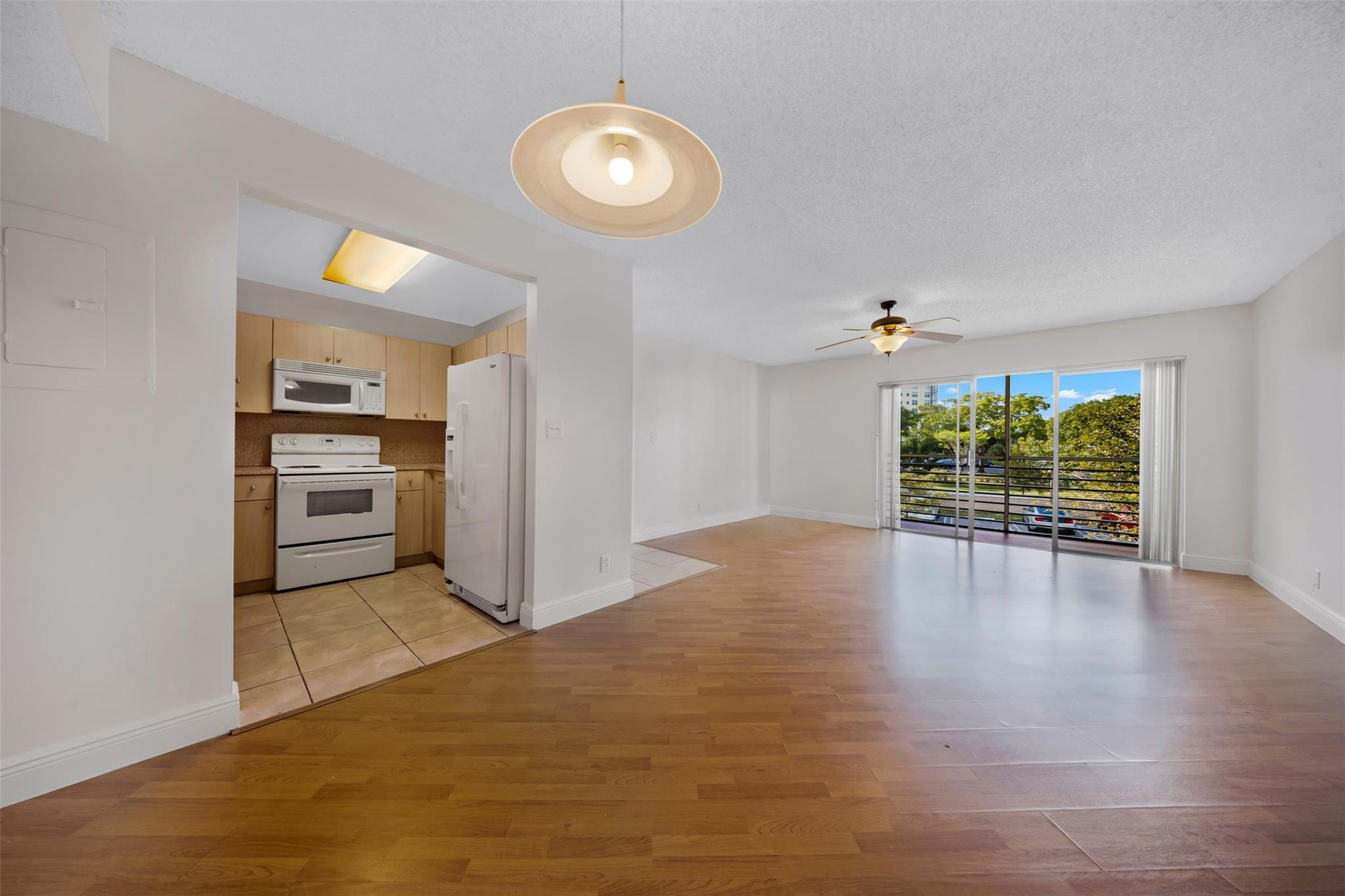 BREEZES AT PALM AIRE CONDO - Residential Lease