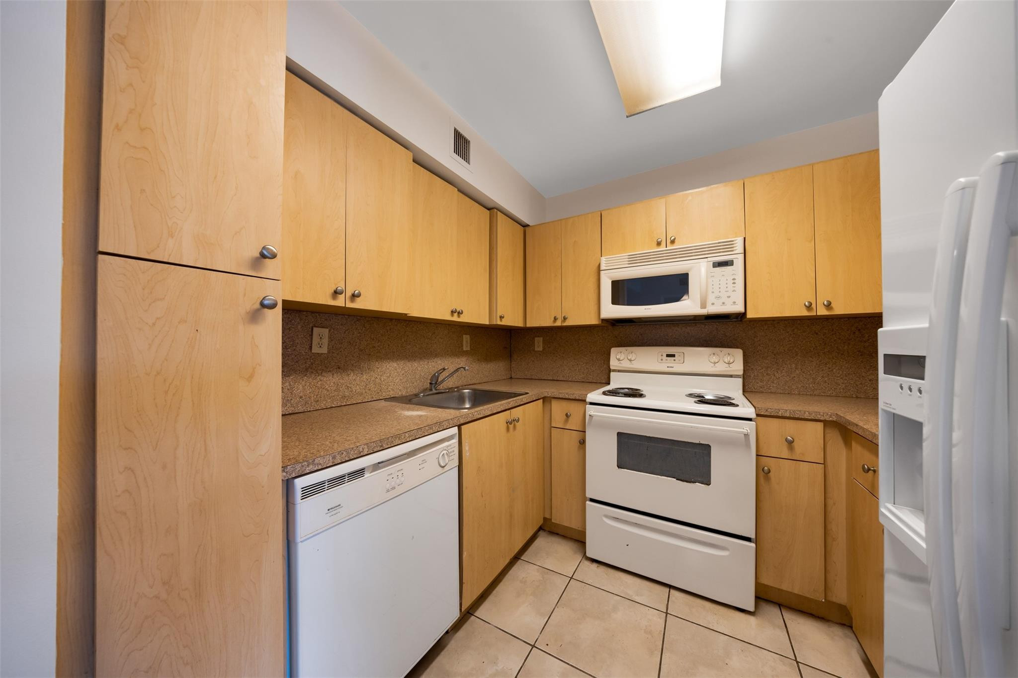 BREEZES AT PALM AIRE CONDO - Residential Lease